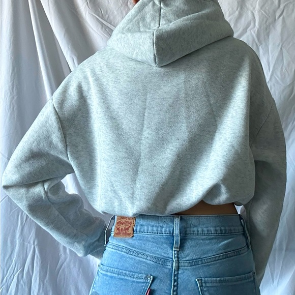 Cropped Pullover - Picture 2 of 4